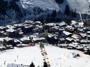 Vue sur Saalbach avec les pistes attenantes