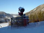 Canon à neige dans le domaine skiable Grebenzen