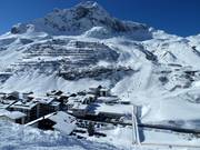 Descentes jusqu'à Zürs avec pont de ski