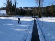 Tapis magique sur la pente d'entraînement