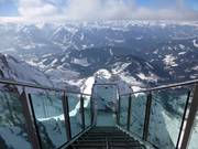 14 marches étroites mènent sur l’« Escalier vers le Néant » dans le « Néant »...