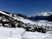 La localité de Zuoz, directement au pied du domaine skiable