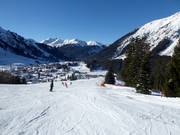 Large piste facile au Egghof Sun Jet avec vue sur Berwang