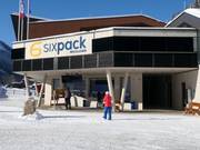 Personnel de caisse sympathique