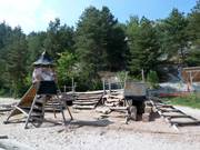 Aire de jeux d'aventure à la station de vallée