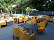 Par beau temps, la terrasse vous invite à la détente.