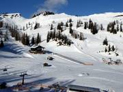 Tapis roulant dans la cuvette Hollhaus et pistes faciles au téléski Schartenlift