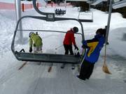 Le personnel sympathique vous aide à monter à bord.
