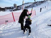 Au téléski à Tänndalen, la perche est remise aux skieurs.