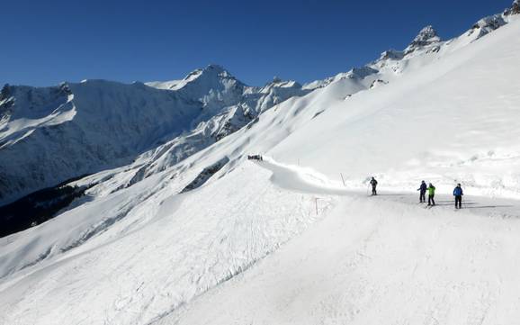 Skier dans la Sernftal (vallée du Sernf)