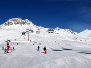 Le télésiège six places vous emmène de Motta Naluns encore plus haut dans le domaine skiable.