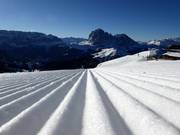 Préparation des pistes de première classe dans le domaine skiable de Gröden