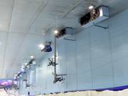 Refroidissement et production de neige au plafond du hall