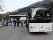 Arrêt du skibus directement à la station de vallée à Oetz