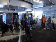 Personnel serviable à l’embarquement du Silverjet 1