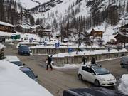 Autour du parking à Stafal, plusieurs hôtels sont regroupés.