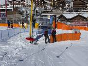 Au téléski, l’assistance est toujours assurée.