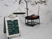 Délicieux – saucisse grillée et steak au gril pivotant