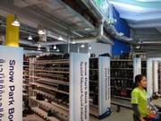 Le matériel de location dans le hall de ski