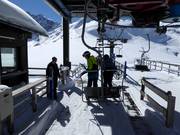 Le personnel est présent au télésiège Medelzbahn.