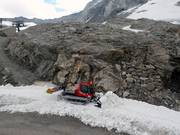 En été, on prépare les accès aux remontées mécaniques à la Tuxer Fernerhaus.