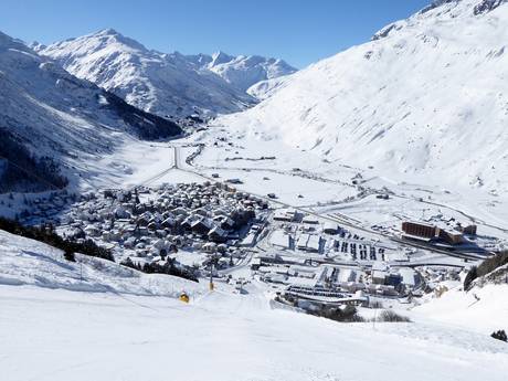 Val d'Urseren: offres d'hébergement sur les domaines skiables – Offre d’hébergement Andermatt/Oberalp/Sedrun
