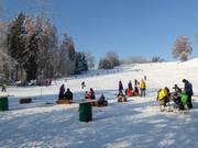 Vue sur la piste de ski du Monte Kienader