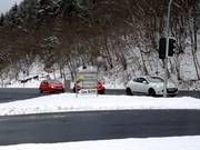 Bonne signalisation sur la route entre la sortie d'autoroute et Burbach