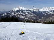 Enneigement par canons à neige dans le domaine skiable Grüsch Danusa