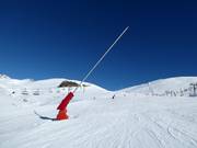 Enneigement par canons à neige dans le domaine skiable de Saint-Lary-Soulan