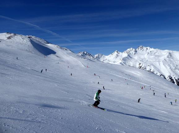 Large piste de difficulté moyenne Plazörabfahrt (Fiss)