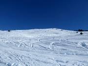 Pente de poudreuse dans le domaine skiable de Minschuns