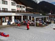 Restaurant à l'école de sports de neige dans la vallée