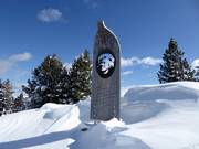 Le monument au sommet du Paion est dédié à Carlo Donei, moniteur de ski et fondateur de l'école de ski Alpe Cermis.