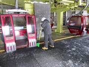 Les stations de la télécabine sont nettoyées avec beaucoup d’engagement.