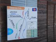 Les panneaux aux stations de vallée indiquent également l'ouverture des pistes.