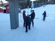 Le personnel aide à l’embarquement.