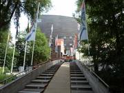 Accès du parking au hall de ski