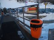 Des poubelles partout