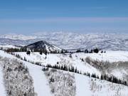 Vue sur le domaine skiable de Park City, y compris la station supérieure du télésiège Bonanza