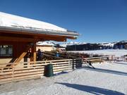Terrasse ensoleillée au Chalet Heidi