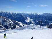 Des pistes larges dominent dans le domaine skiable de Sillian.