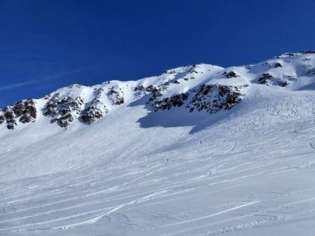 Domaines skiables pour skieurs confirmés et freeriders SkiArena Andermatt-Sedrun – Skieurs confirmés, freeriders Gemsstock – Andermatt