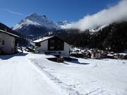 La descente jusqu'à la vallée passe directement par Saas-Grund.