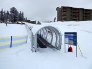 Huckleberry Conveyor - Tapis roulant/Moving Carpet recouvert d’une galerie