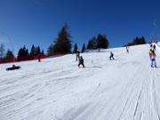 Cours de ski au téléski d'entraînement Bidner