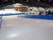 Vue sur la piste de ski synthétique