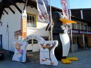 Dès la station de la vallée, les enfants sont accueillis par Bobo.
