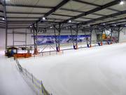 Vue sur le téléski à assiettes et le tapis roulant