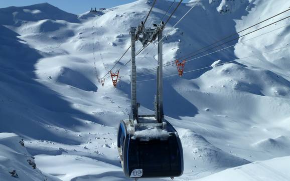 Skier dans la région touristique d'Arosa